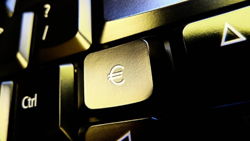 A keyboard with an Euro key