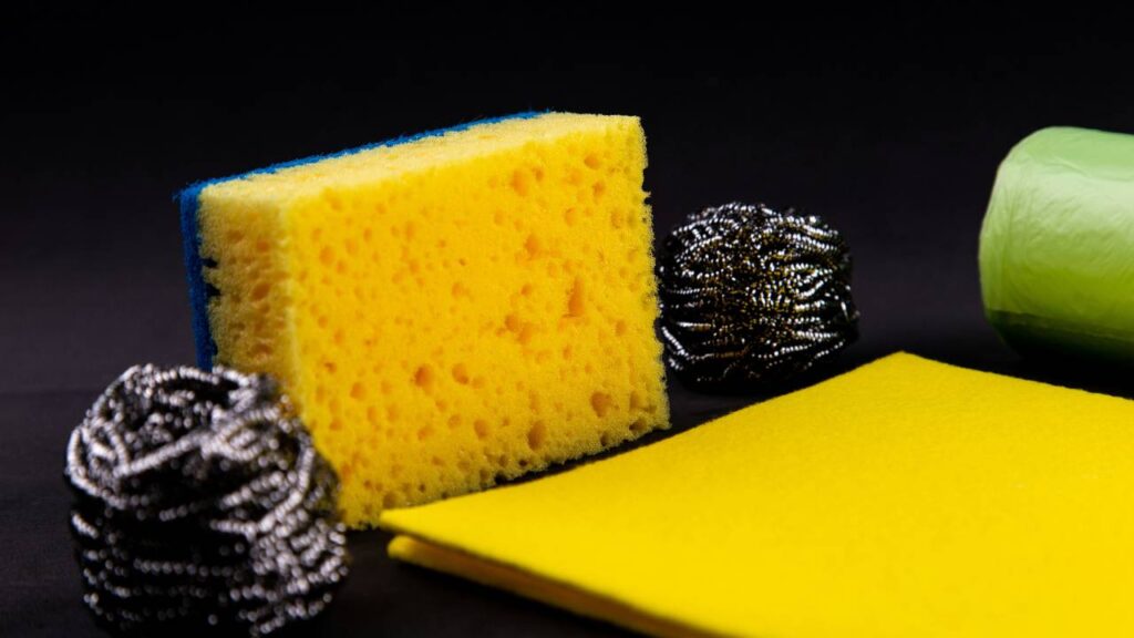 A sponge and two steel wools